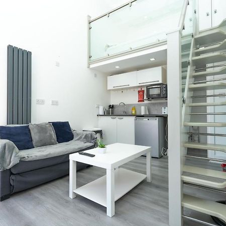 Modern & Stylish Studio In Reading Centre Exterior photo